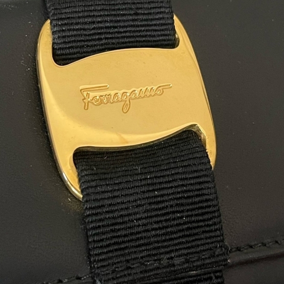 Salvatore Ferragamo EUC  unisex key holder - Picture 7 of 11